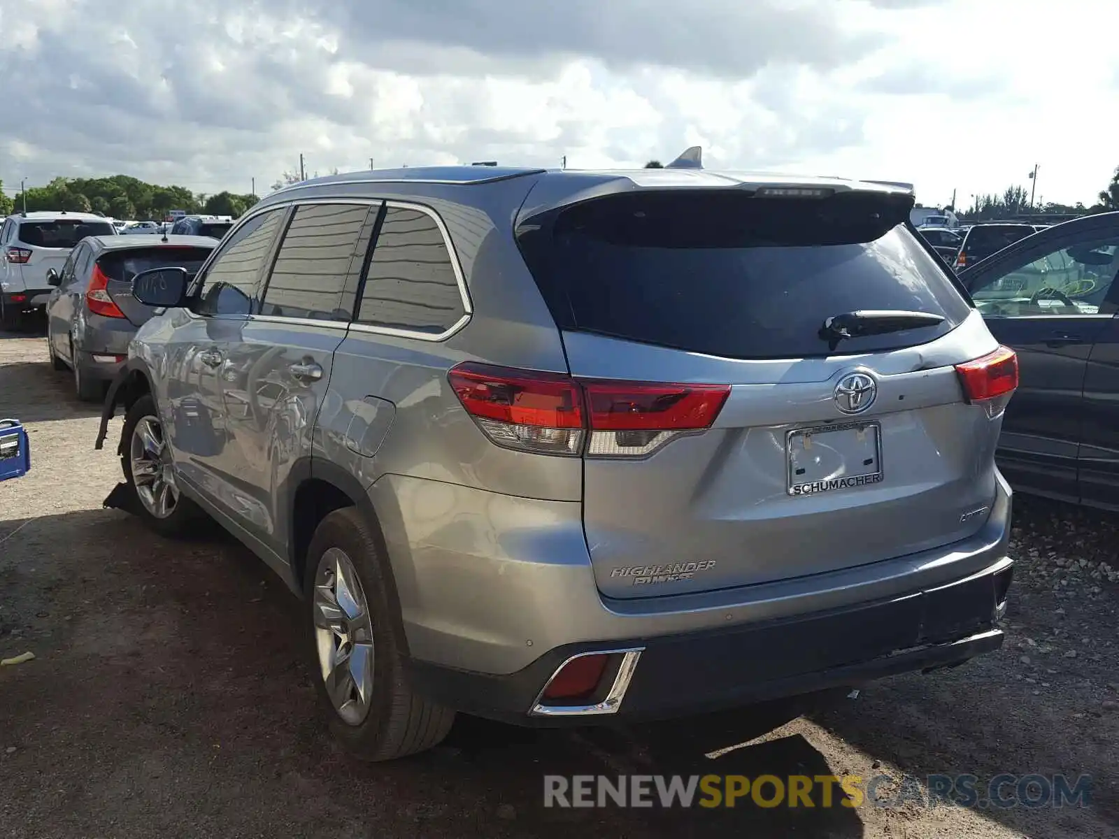 3 Photograph of a damaged car 5TDYZRFH9KS328611 TOYOTA HIGHLANDER 2019