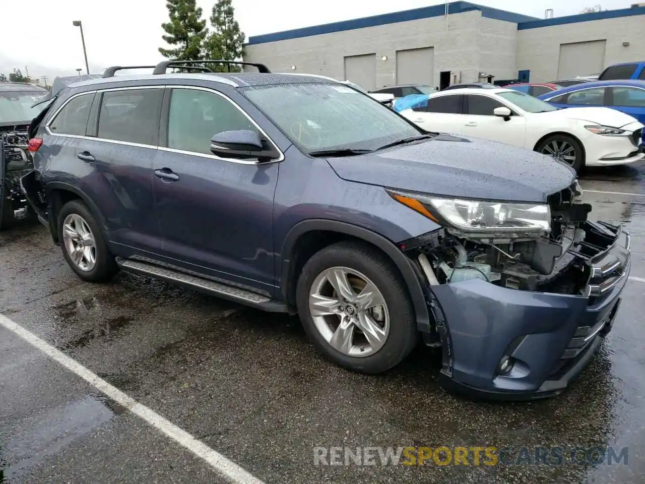 4 Photograph of a damaged car 5TDYZRFH9KS329029 TOYOTA HIGHLANDER 2019