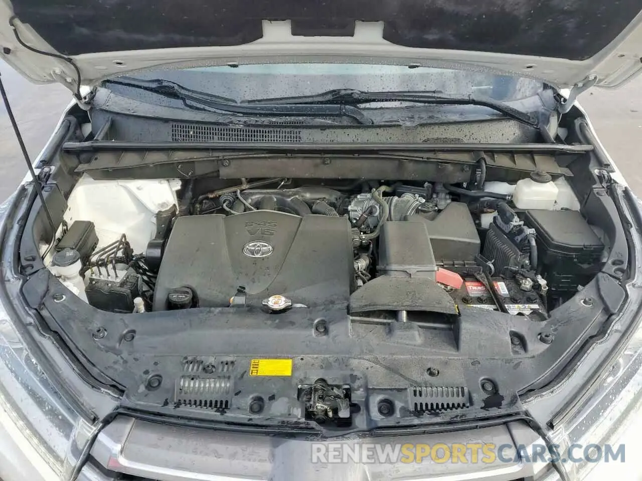 12 Photograph of a damaged car 5TDYZRFHXKS297255 TOYOTA HIGHLANDER 2019