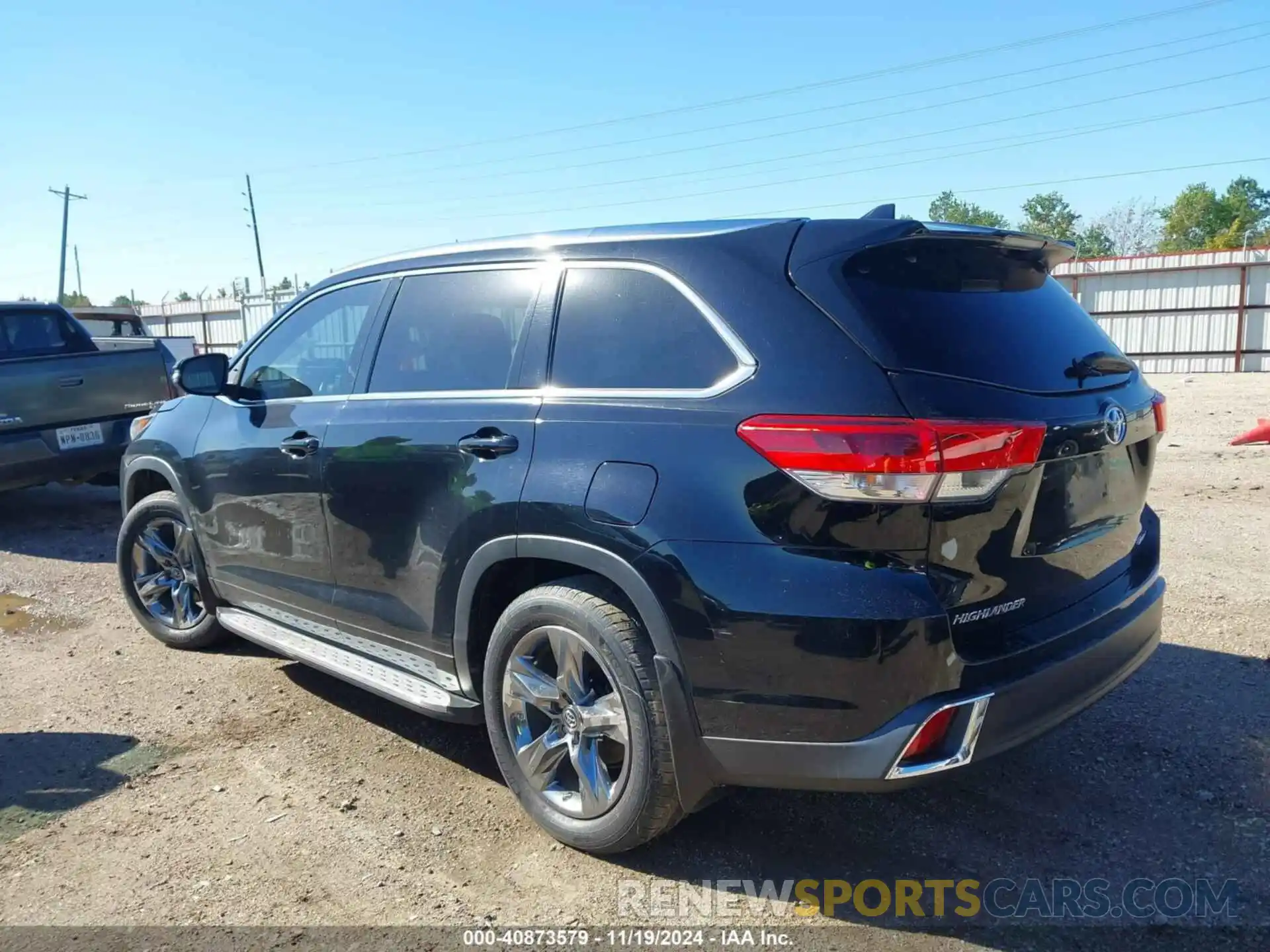 3 Photograph of a damaged car 5TDYZRFHXKS333607 TOYOTA HIGHLANDER 2019