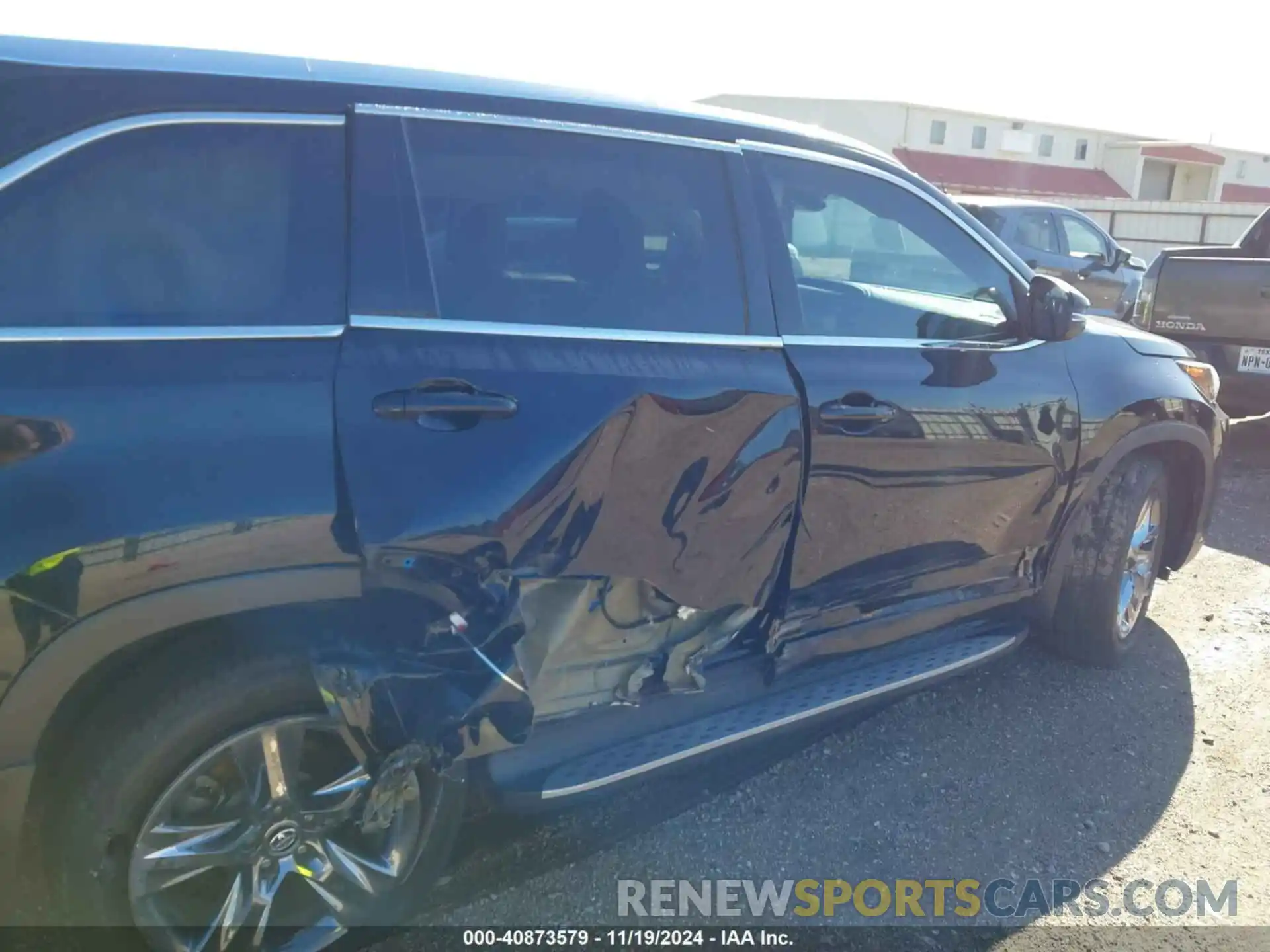 6 Photograph of a damaged car 5TDYZRFHXKS333607 TOYOTA HIGHLANDER 2019