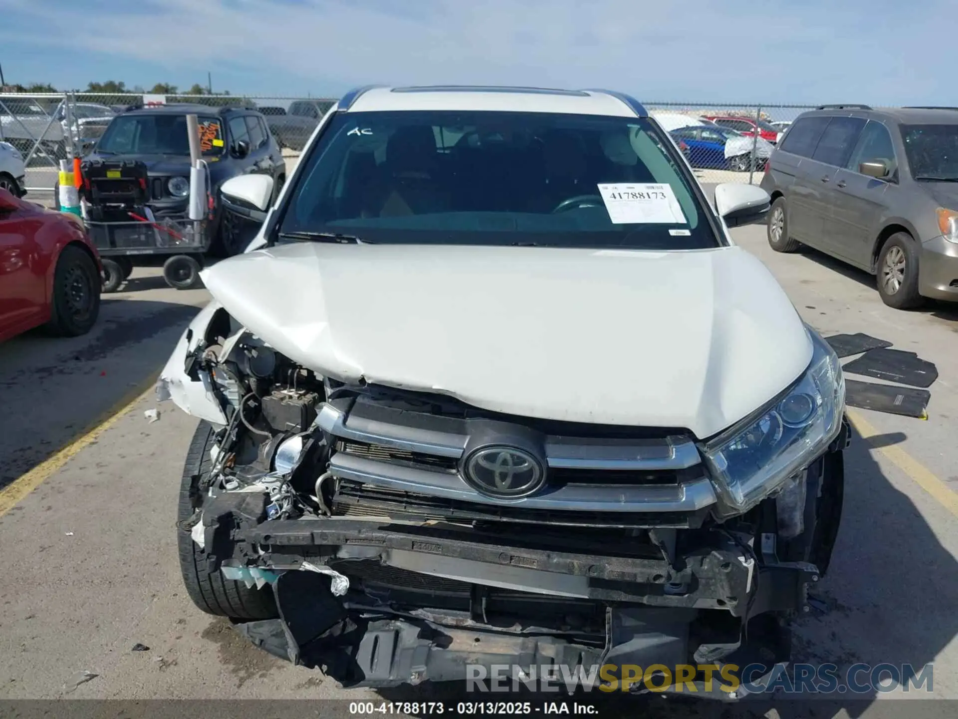 13 Photograph of a damaged car 5TDYZRFHXKS339553 TOYOTA HIGHLANDER 2019