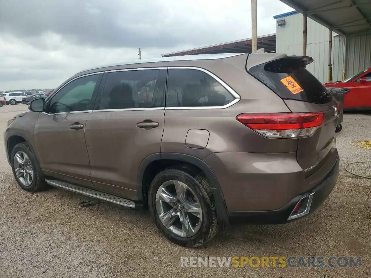 2 Photograph of a damaged car 5TDYZRFHXKS351525 TOYOTA HIGHLANDER 2019