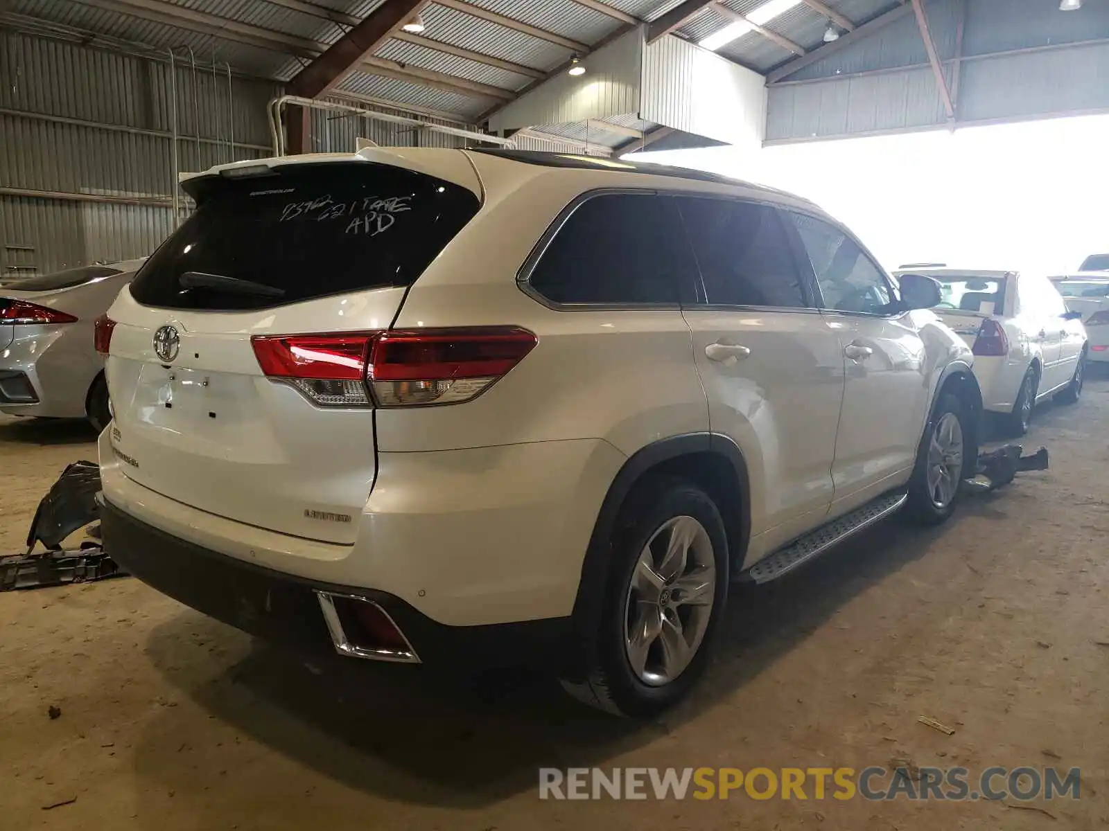 4 Photograph of a damaged car 5TDYZRFHXKS357213 TOYOTA HIGHLANDER 2019