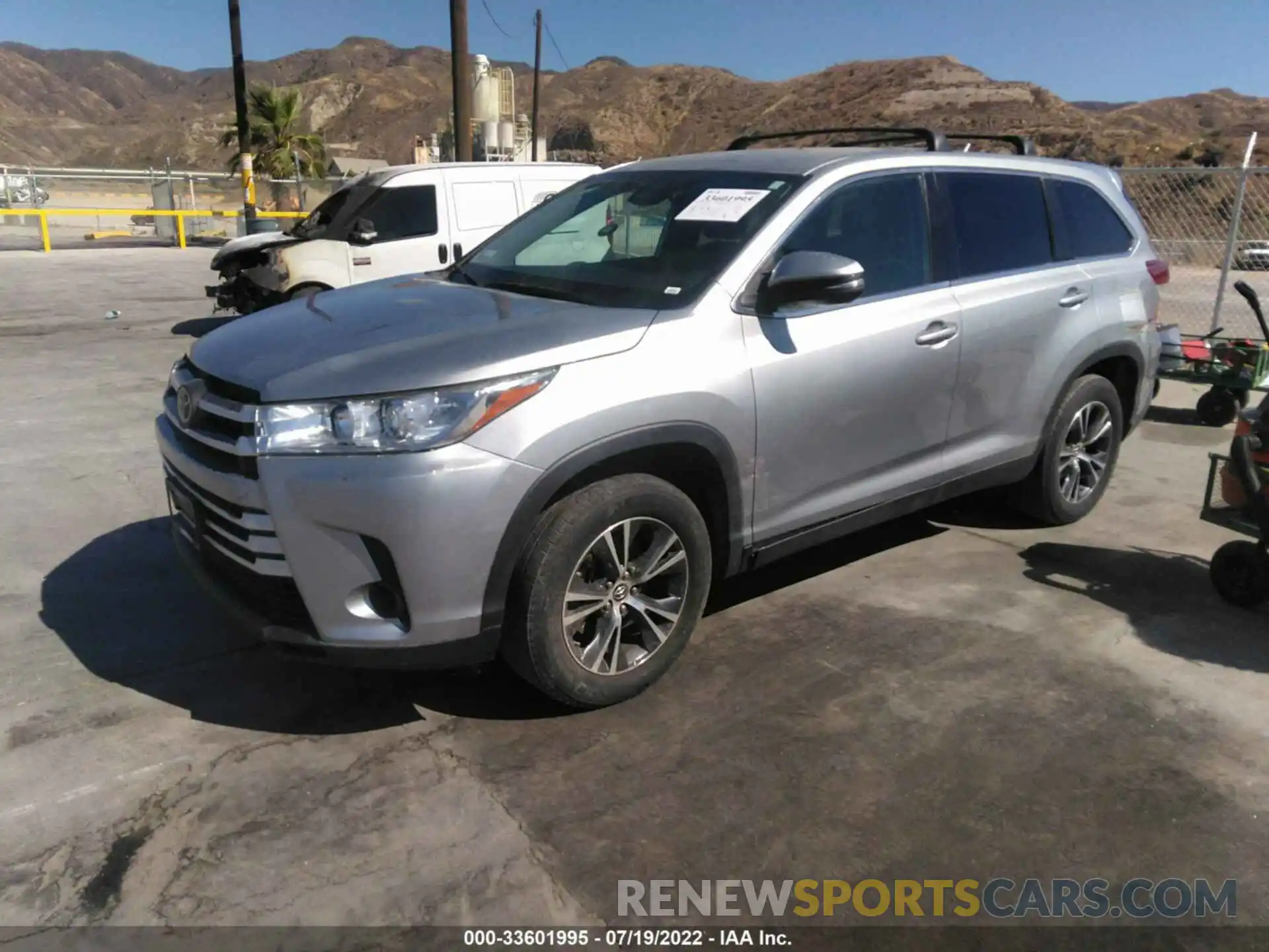 2 Photograph of a damaged car 5TDZARFH0KS041377 TOYOTA HIGHLANDER 2019