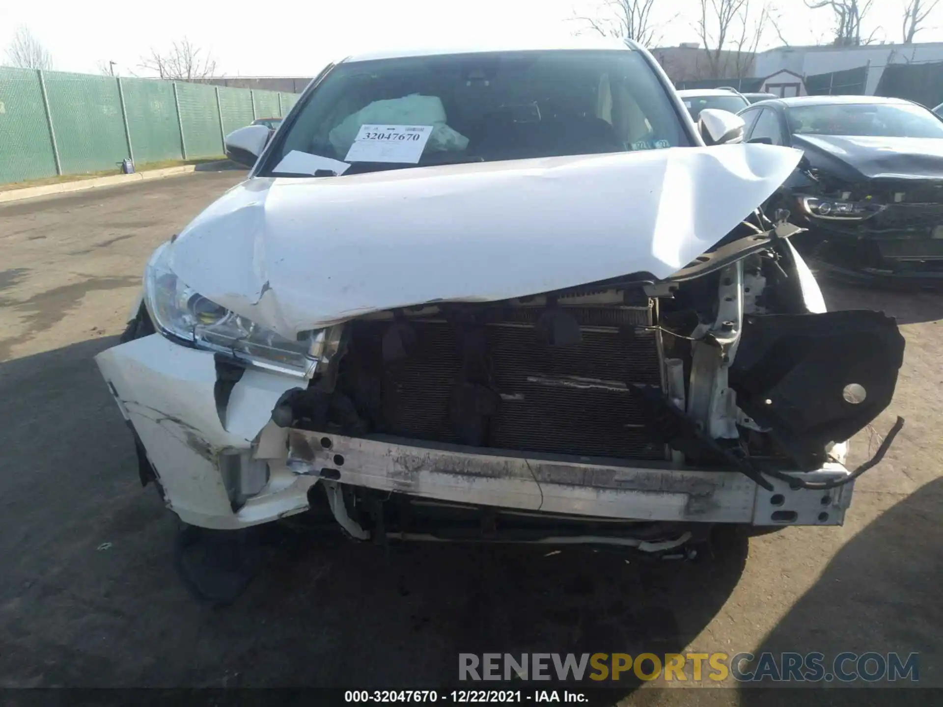 6 Photograph of a damaged car 5TDZARFH0KS044098 TOYOTA HIGHLANDER 2019