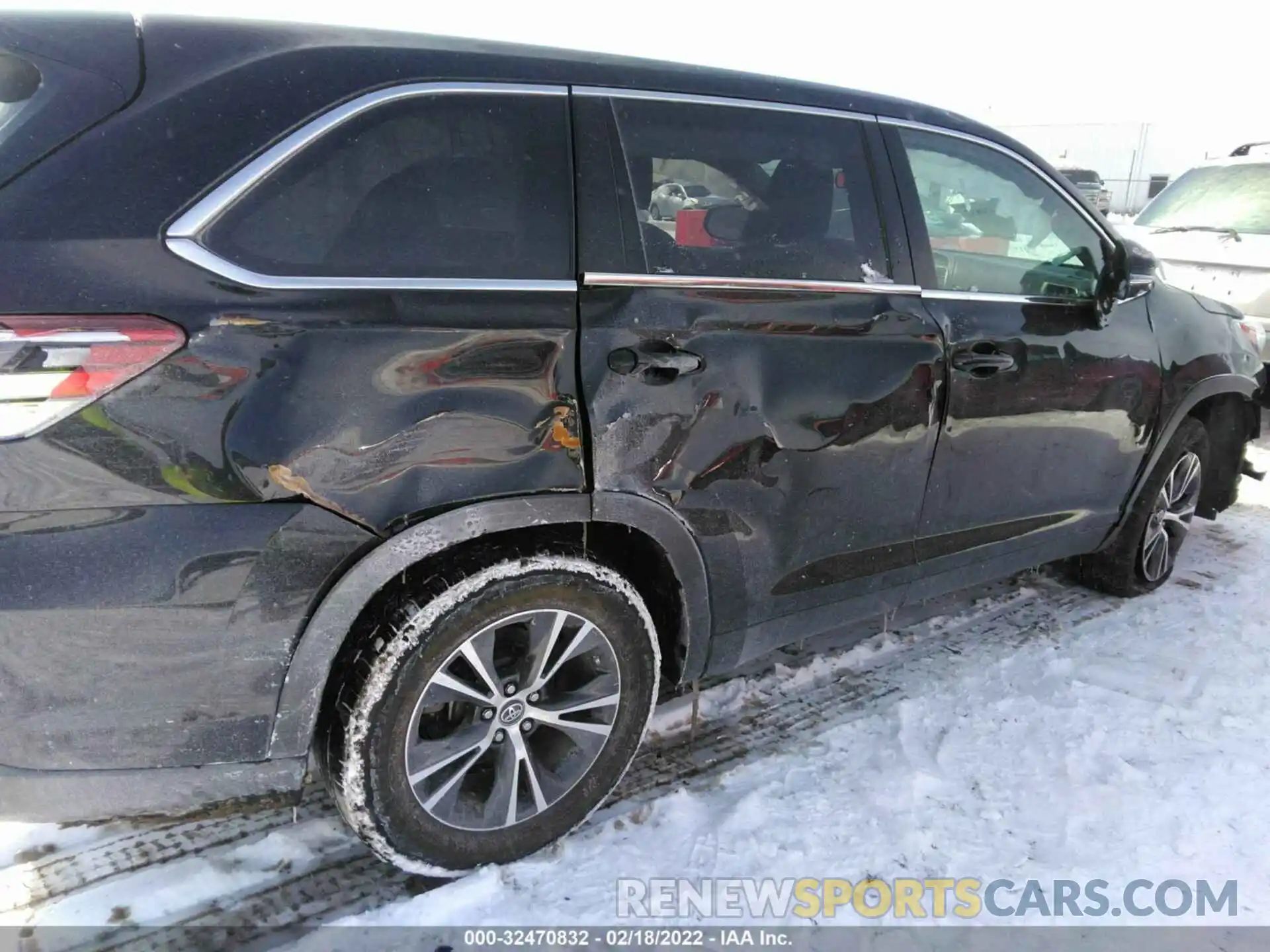 6 Photograph of a damaged car 5TDZARFH0KS044716 TOYOTA HIGHLANDER 2019