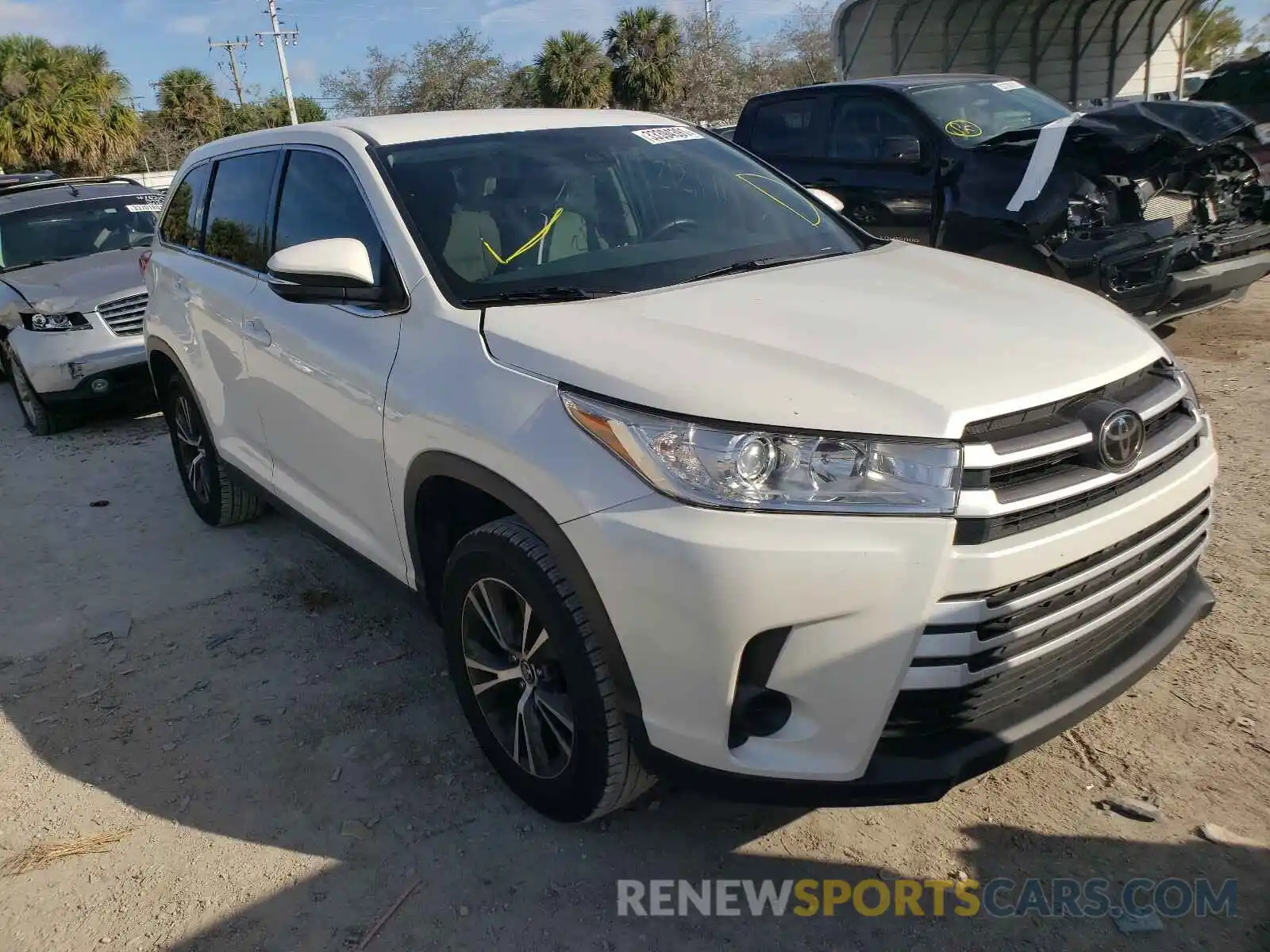 1 Photograph of a damaged car 5TDZARFH0KS045669 TOYOTA HIGHLANDER 2019