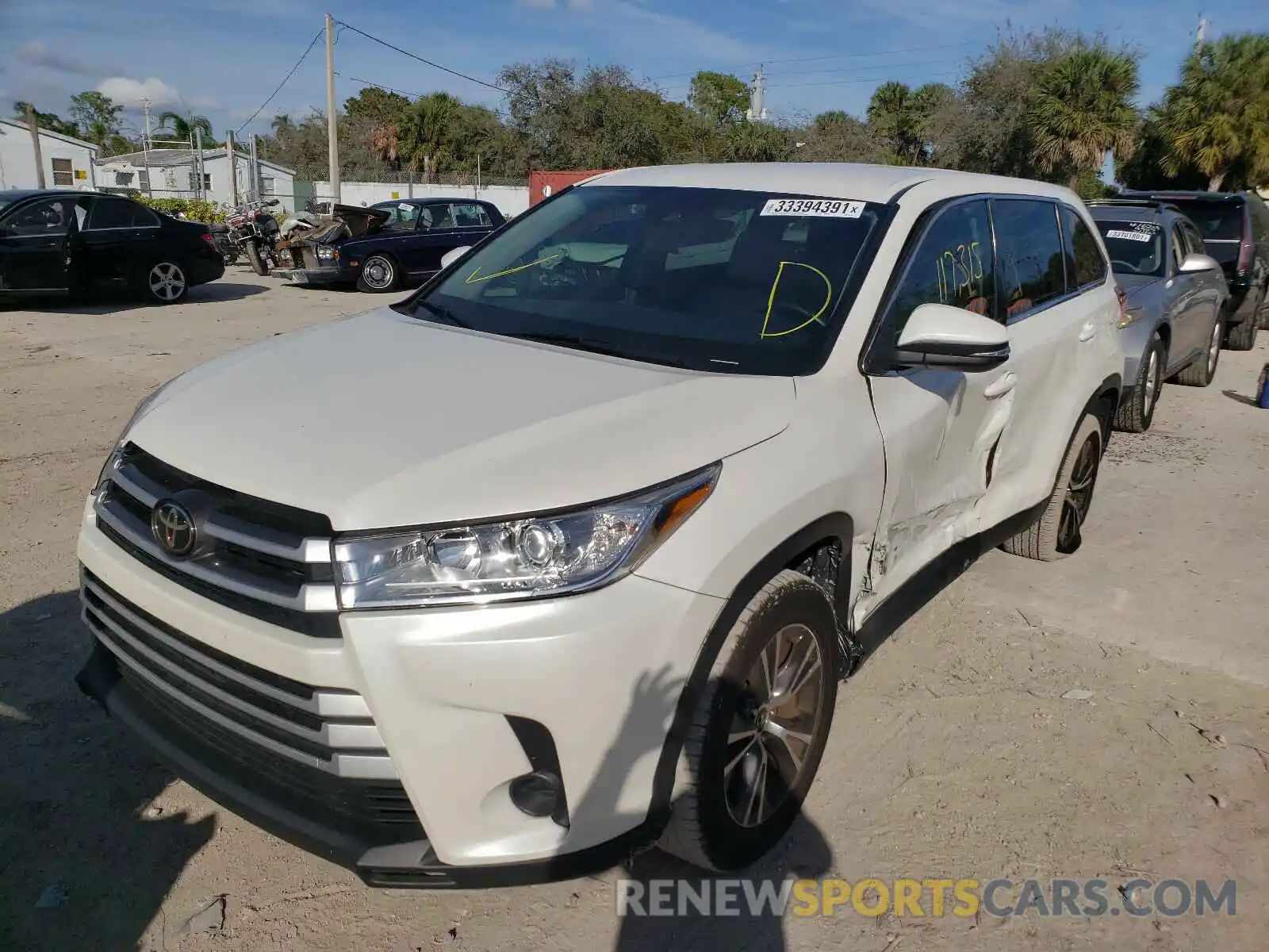 2 Photograph of a damaged car 5TDZARFH0KS045669 TOYOTA HIGHLANDER 2019