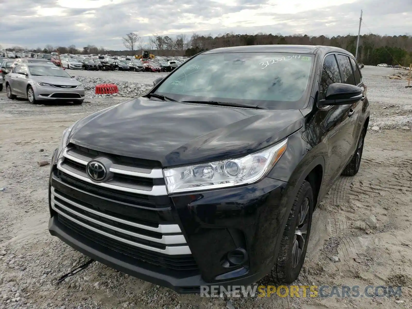 2 Photograph of a damaged car 5TDZARFH0KS048345 TOYOTA HIGHLANDER 2019