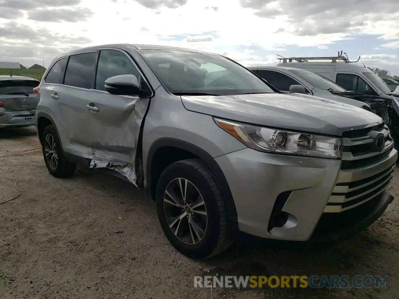 1 Photograph of a damaged car 5TDZARFH0KS053397 TOYOTA HIGHLANDER 2019