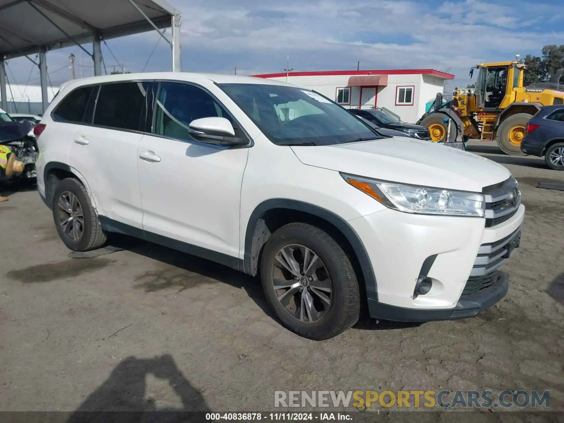 1 Photograph of a damaged car 5TDZARFH0KS054775 TOYOTA HIGHLANDER 2019