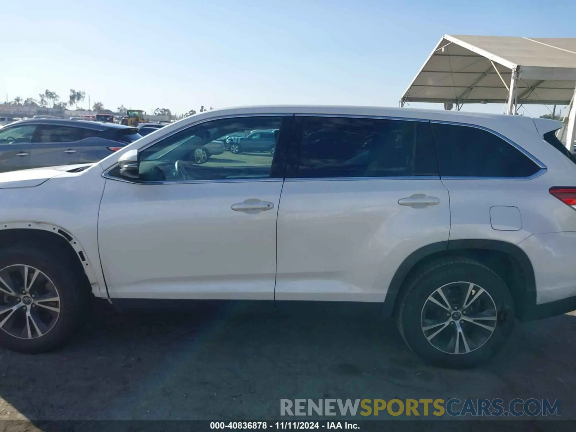14 Photograph of a damaged car 5TDZARFH0KS054775 TOYOTA HIGHLANDER 2019