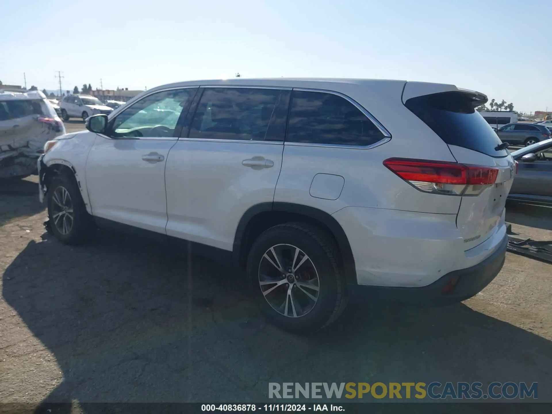 3 Photograph of a damaged car 5TDZARFH0KS054775 TOYOTA HIGHLANDER 2019