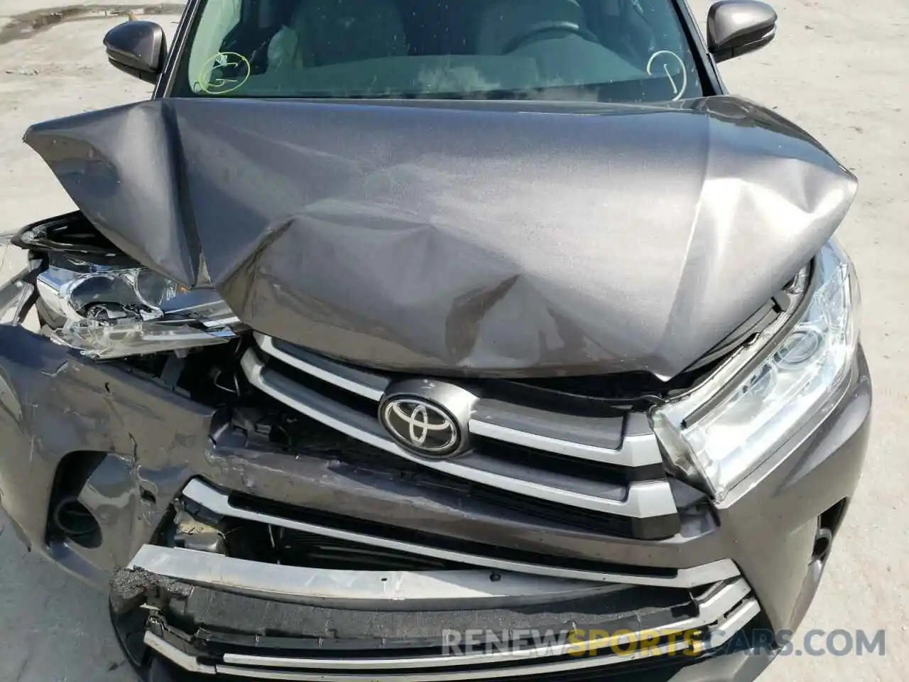 7 Photograph of a damaged car 5TDZARFH0KS056011 TOYOTA HIGHLANDER 2019