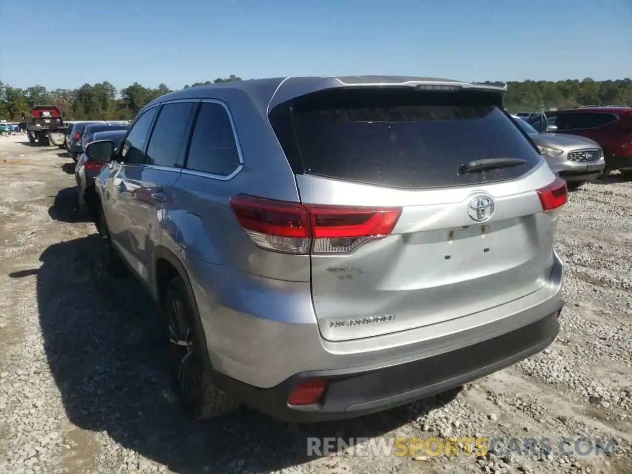 3 Photograph of a damaged car 5TDZARFH0KS056056 TOYOTA HIGHLANDER 2019