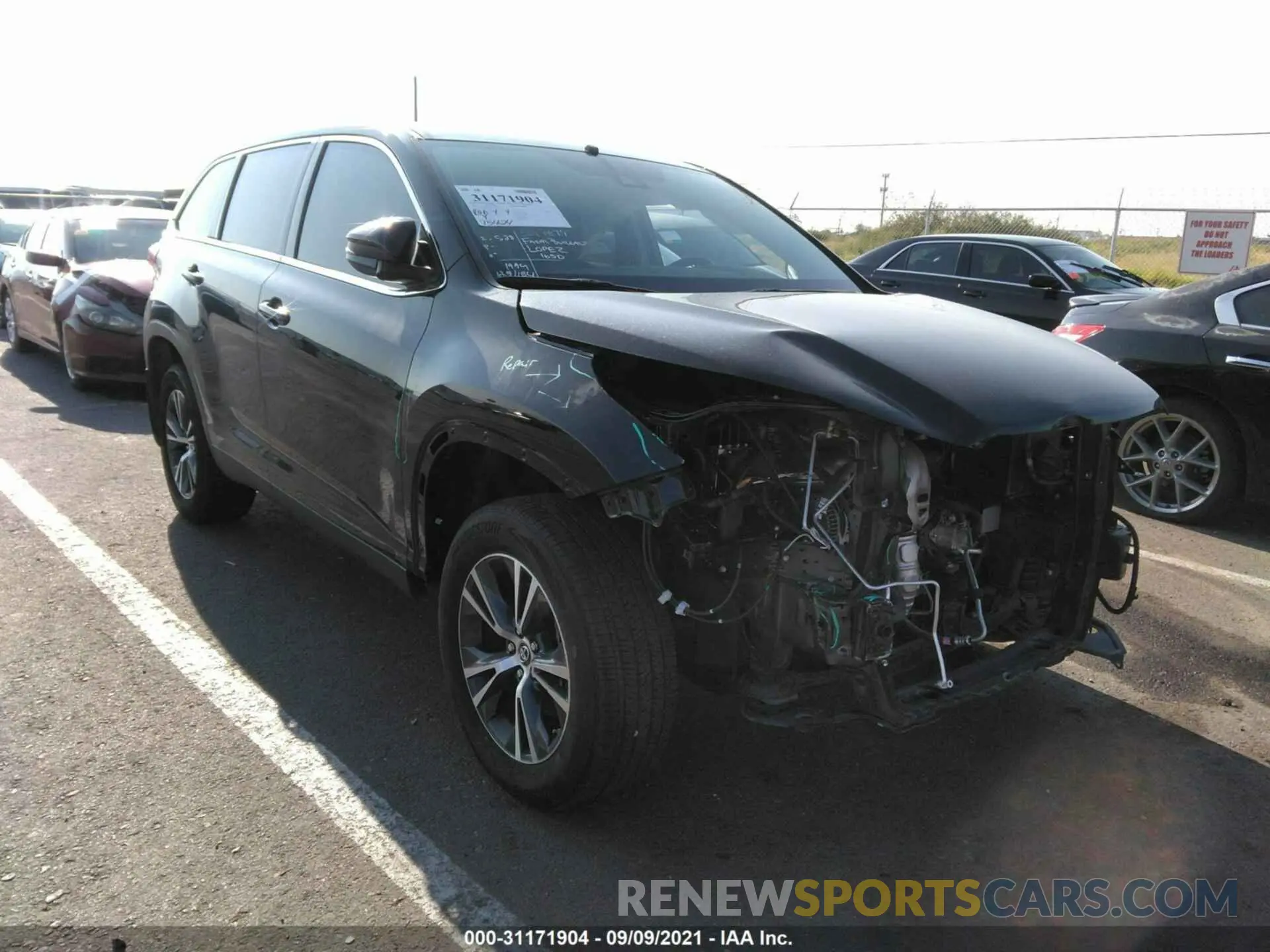1 Photograph of a damaged car 5TDZARFH0KS056591 TOYOTA HIGHLANDER 2019