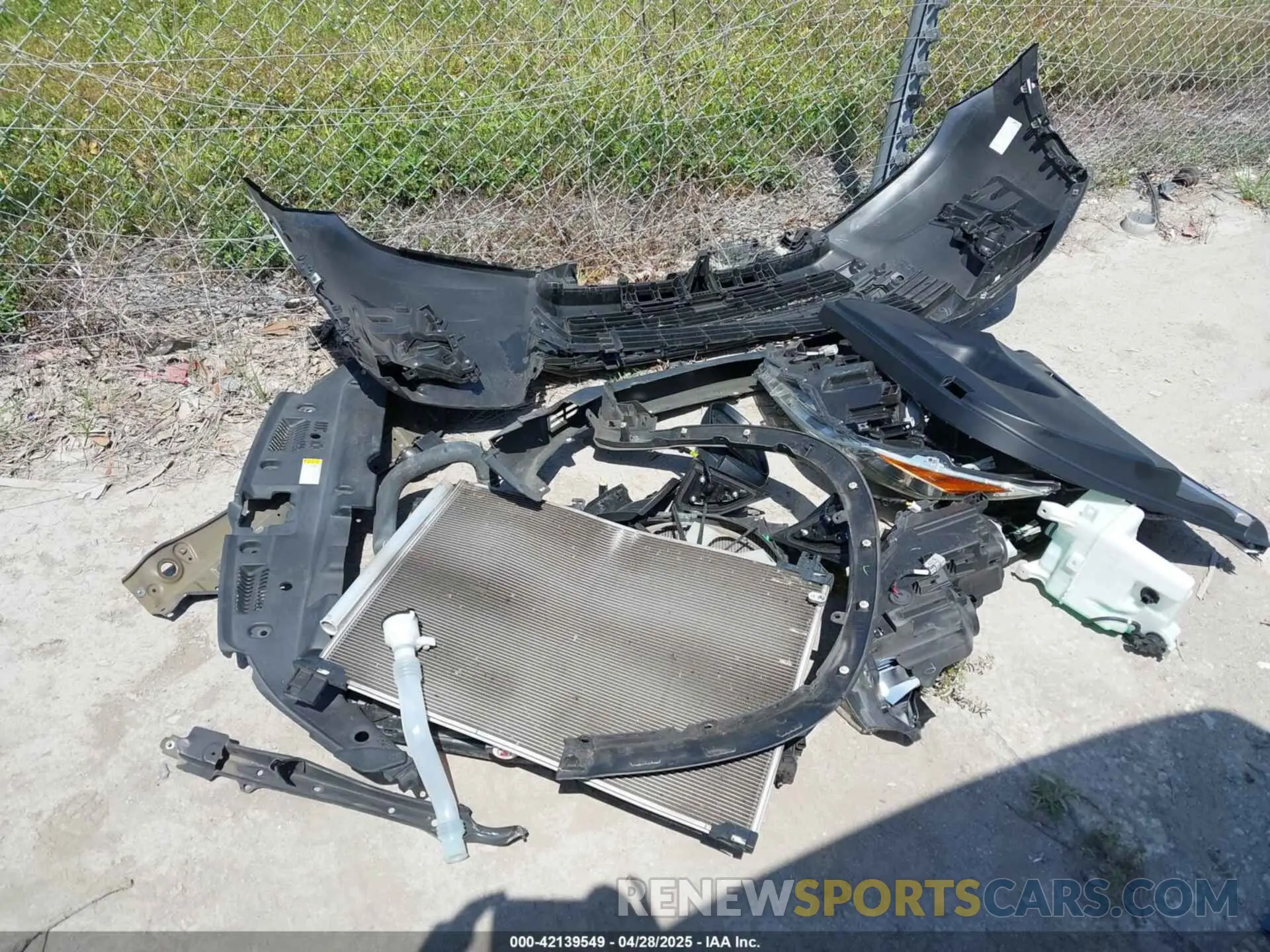 12 Photograph of a damaged car 5TDZARFH0KS056820 TOYOTA HIGHLANDER 2019