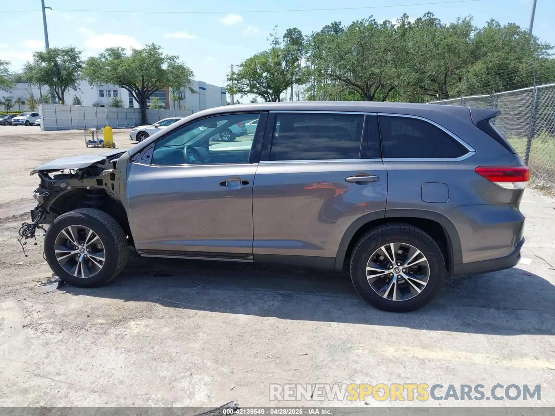 15 Photograph of a damaged car 5TDZARFH0KS056820 TOYOTA HIGHLANDER 2019