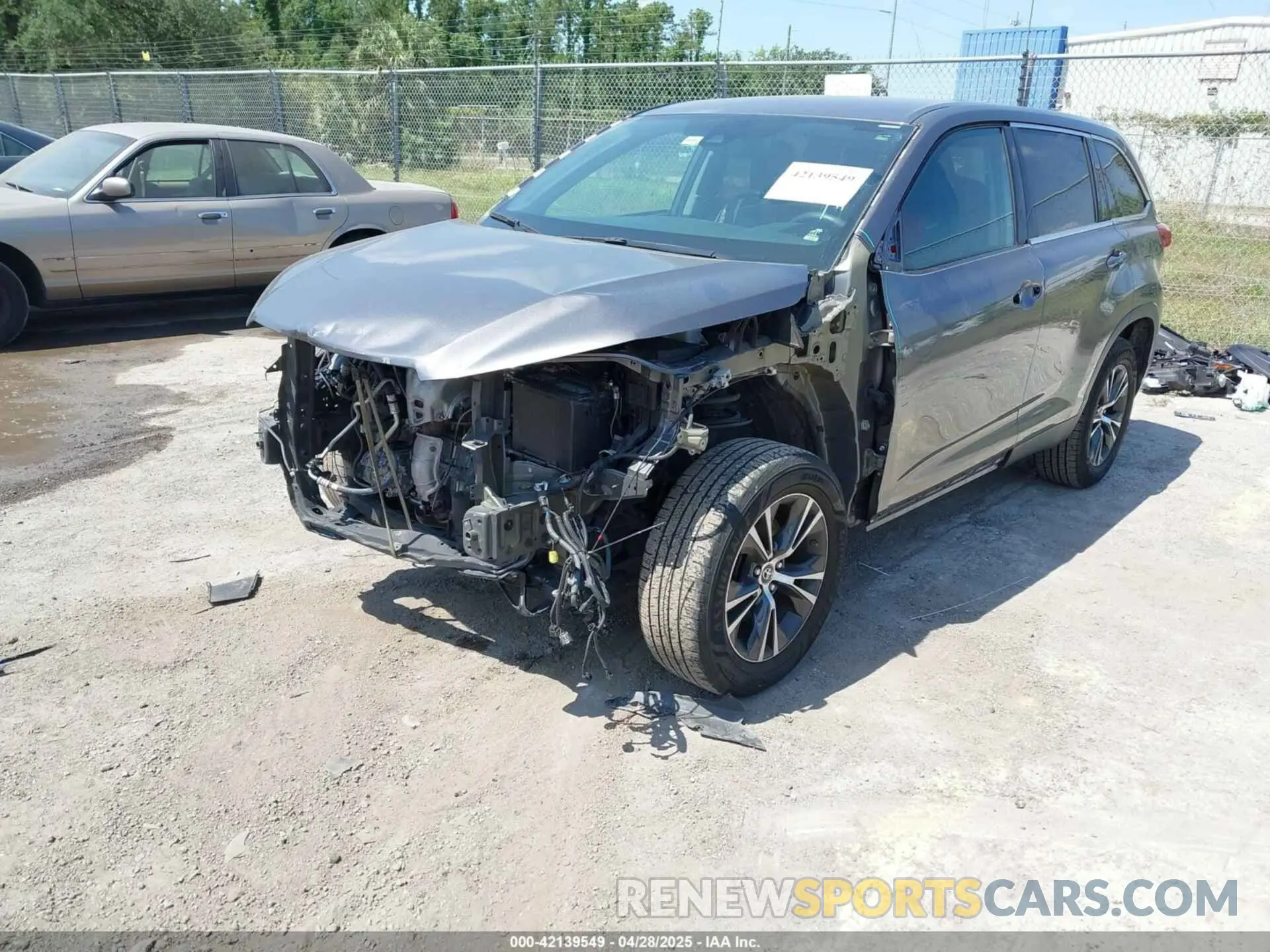 2 Photograph of a damaged car 5TDZARFH0KS056820 TOYOTA HIGHLANDER 2019