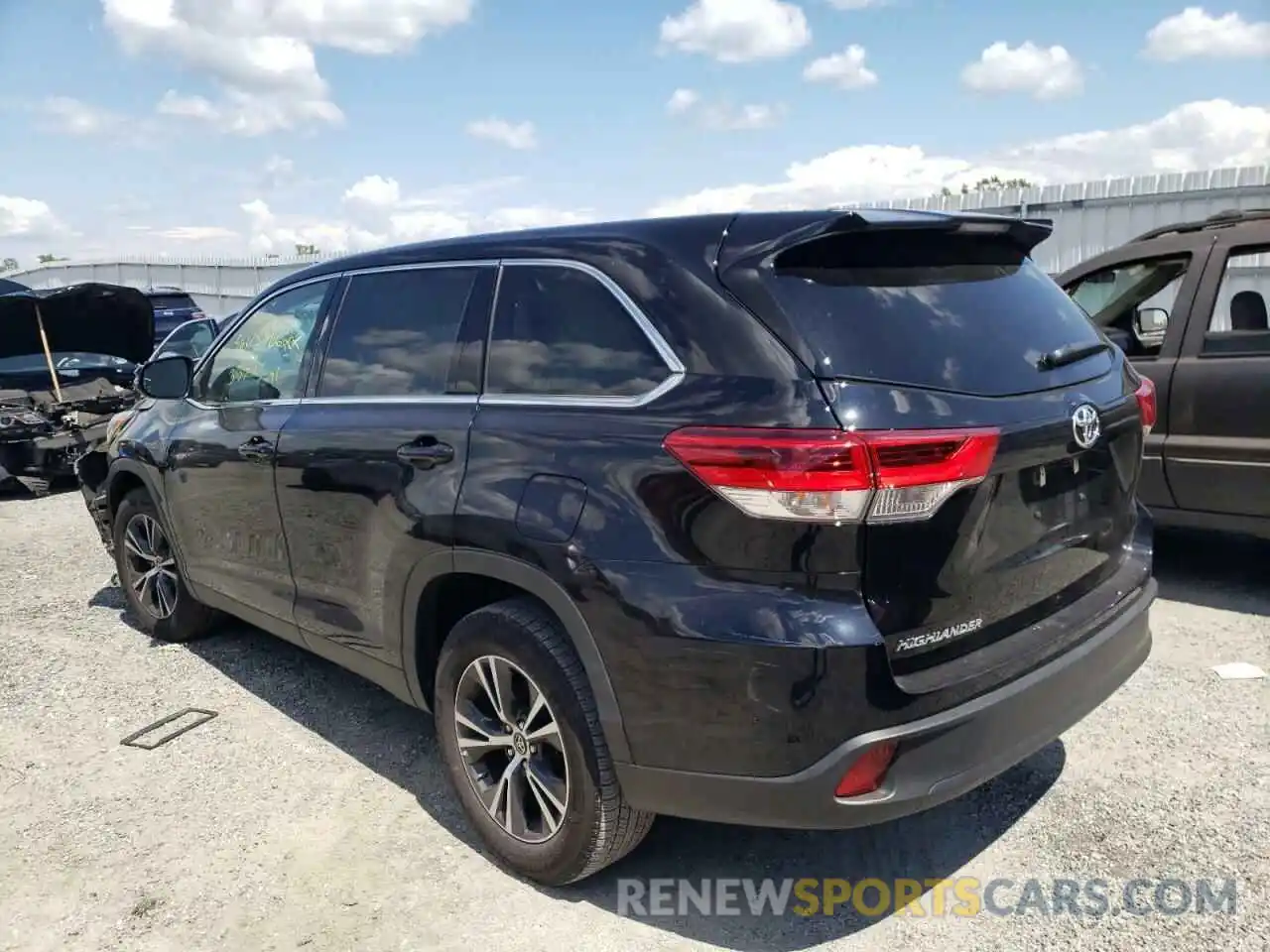 3 Photograph of a damaged car 5TDZARFH0KS057109 TOYOTA HIGHLANDER 2019