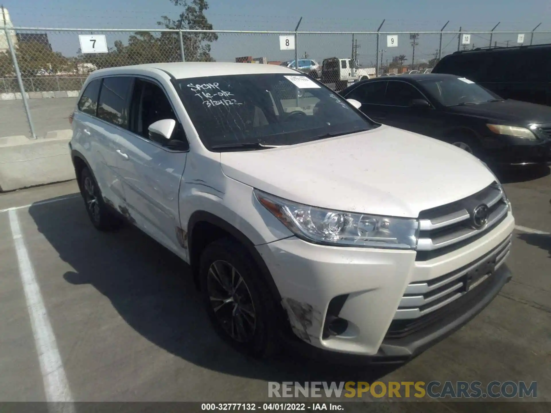 1 Photograph of a damaged car 5TDZARFH0KS057207 TOYOTA HIGHLANDER 2019