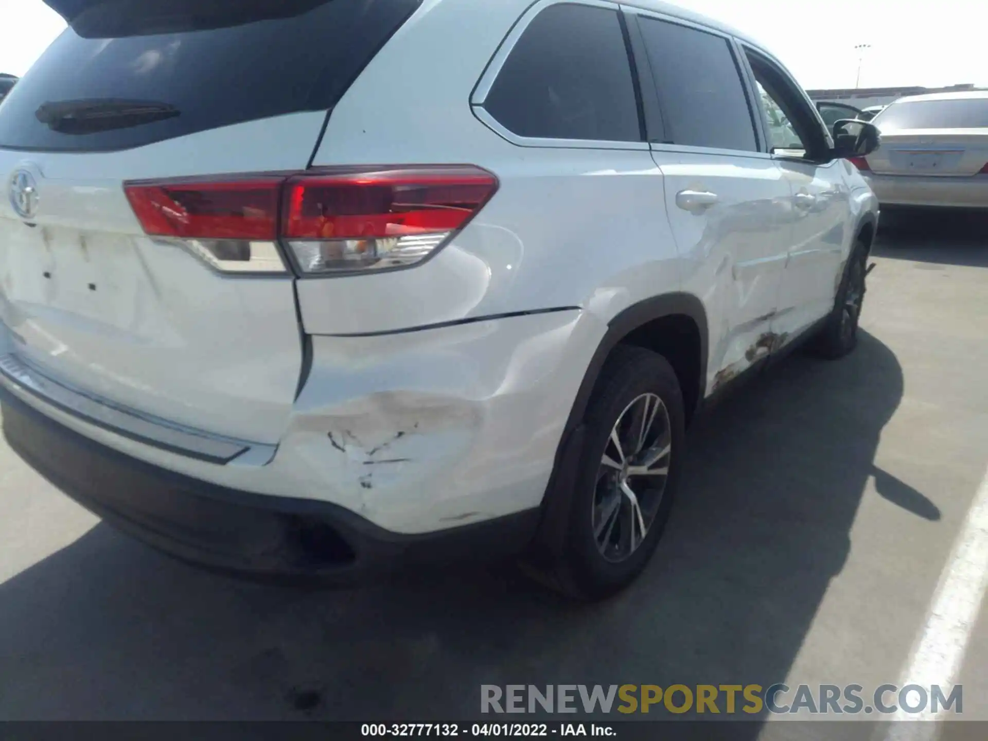 6 Photograph of a damaged car 5TDZARFH0KS057207 TOYOTA HIGHLANDER 2019