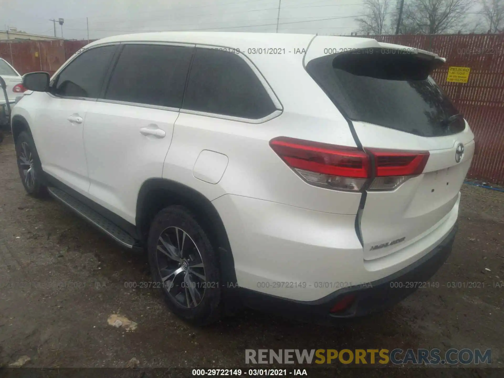 3 Photograph of a damaged car 5TDZARFH0KS057224 TOYOTA HIGHLANDER 2019