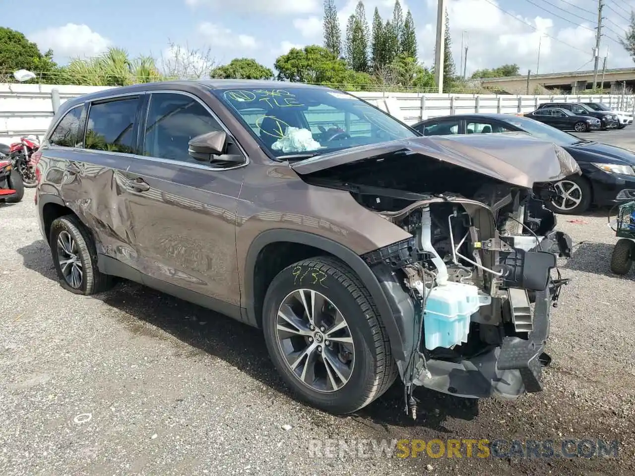 1 Photograph of a damaged car 5TDZARFH0KS058003 TOYOTA HIGHLANDER 2019