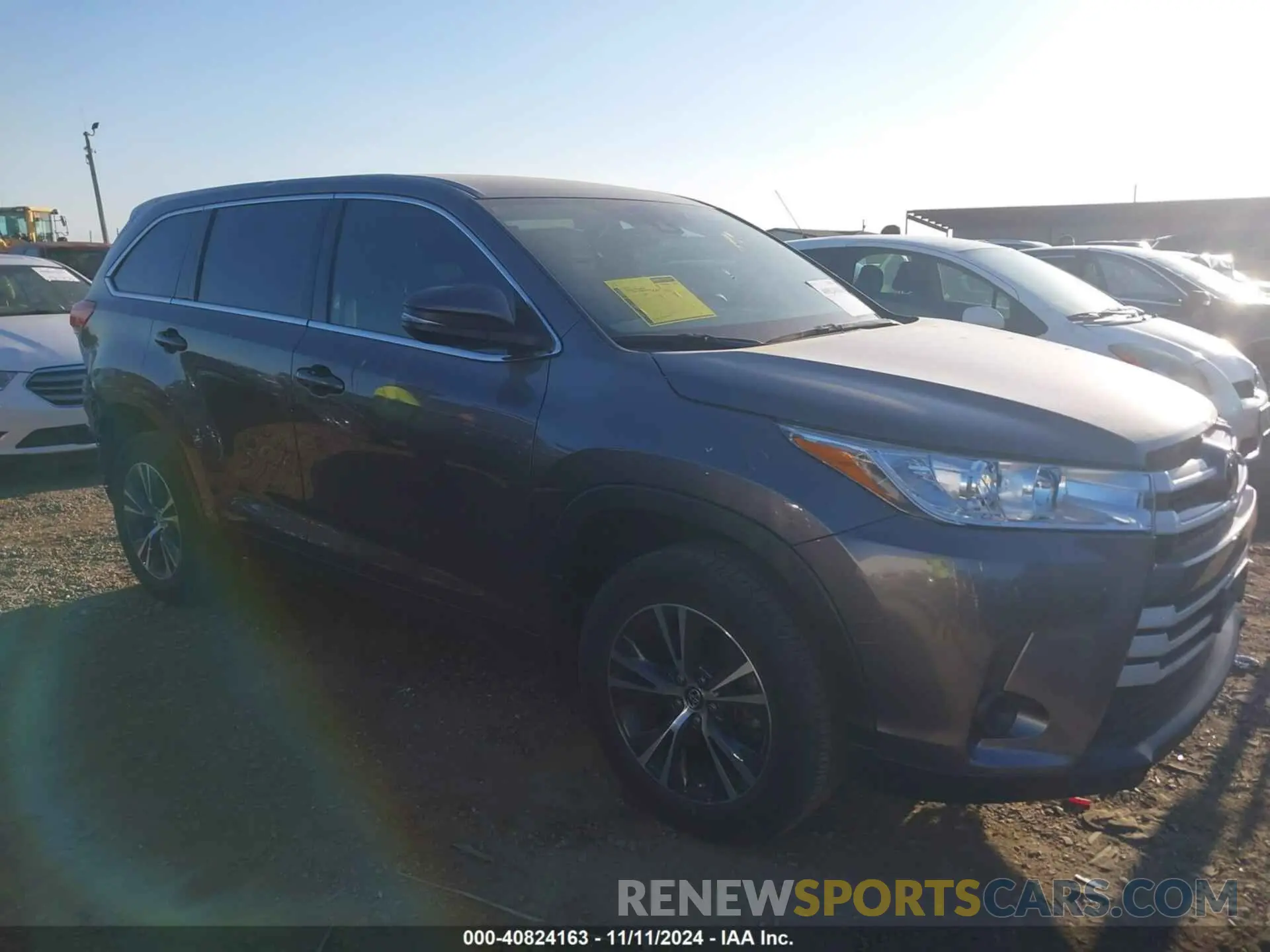 1 Photograph of a damaged car 5TDZARFH0KS059636 TOYOTA HIGHLANDER 2019