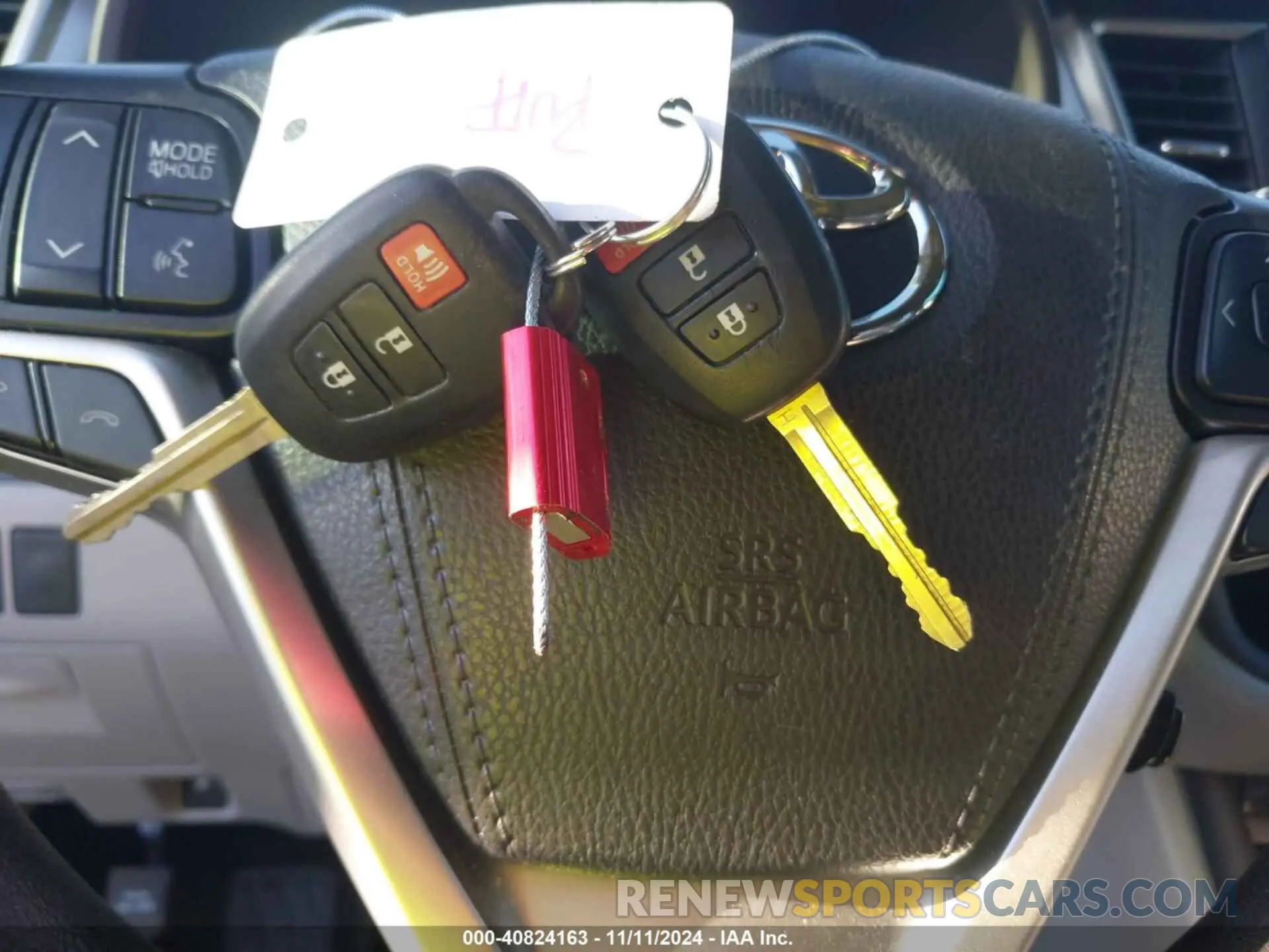 11 Photograph of a damaged car 5TDZARFH0KS059636 TOYOTA HIGHLANDER 2019