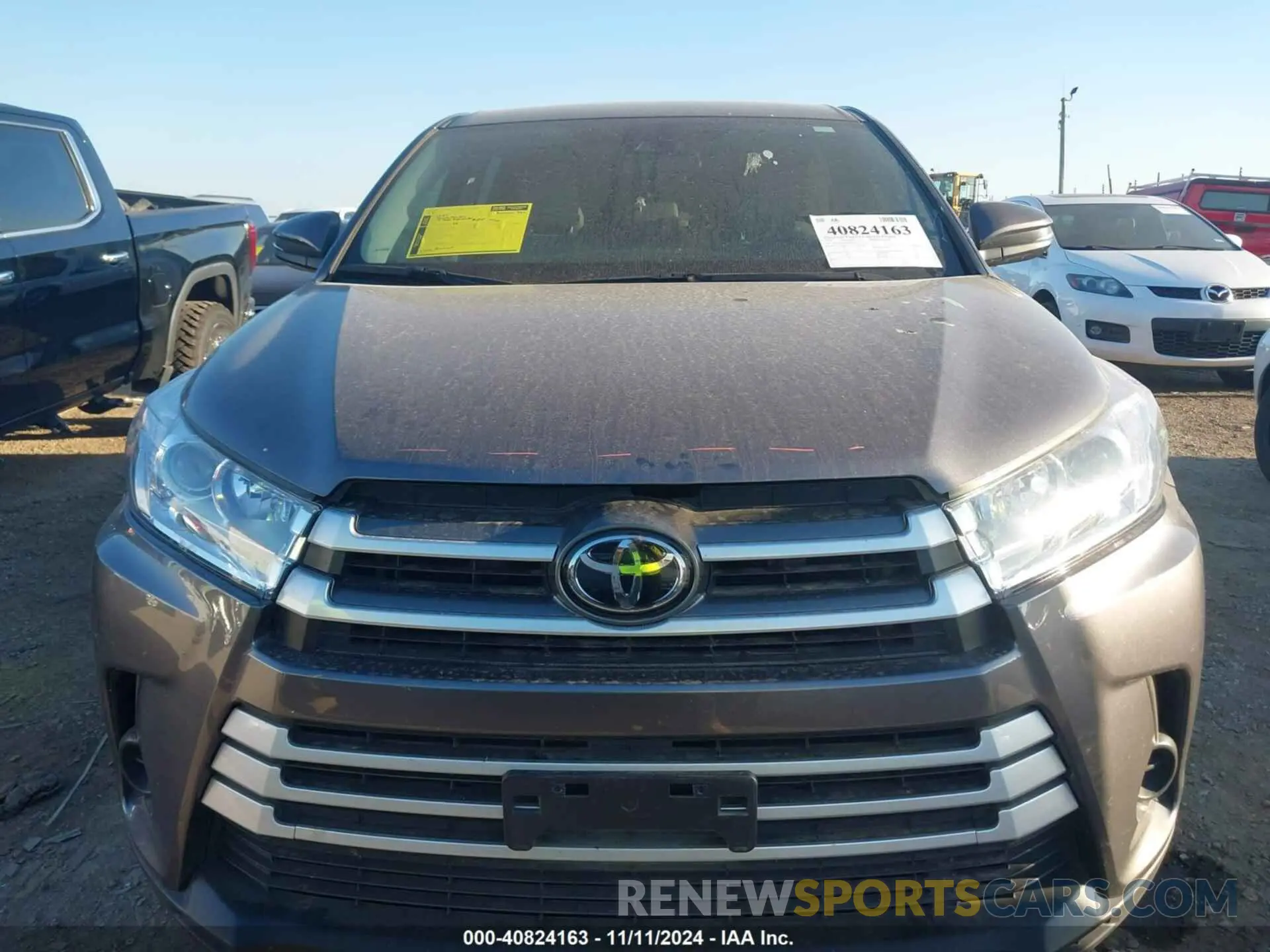 13 Photograph of a damaged car 5TDZARFH0KS059636 TOYOTA HIGHLANDER 2019