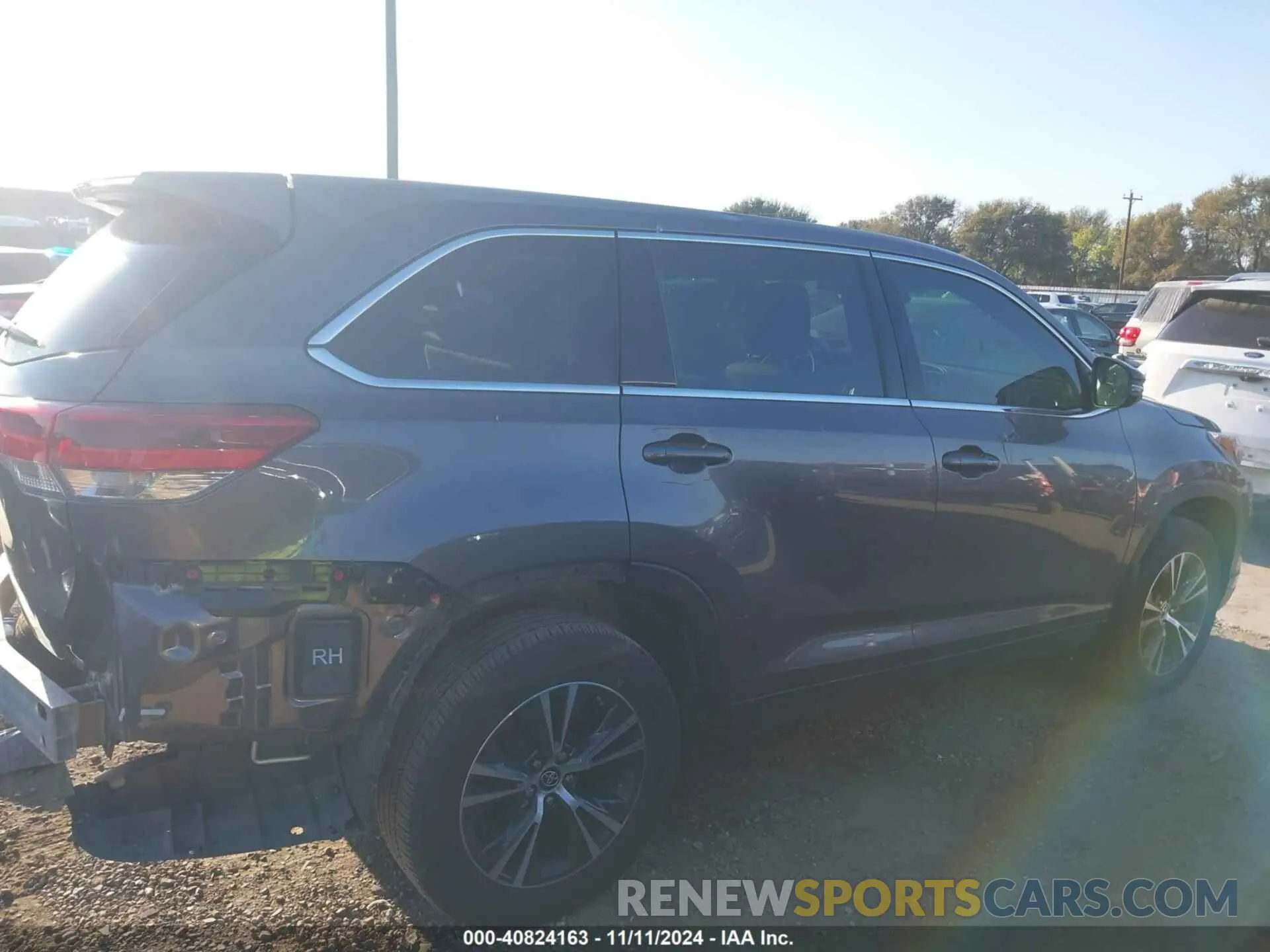 14 Photograph of a damaged car 5TDZARFH0KS059636 TOYOTA HIGHLANDER 2019