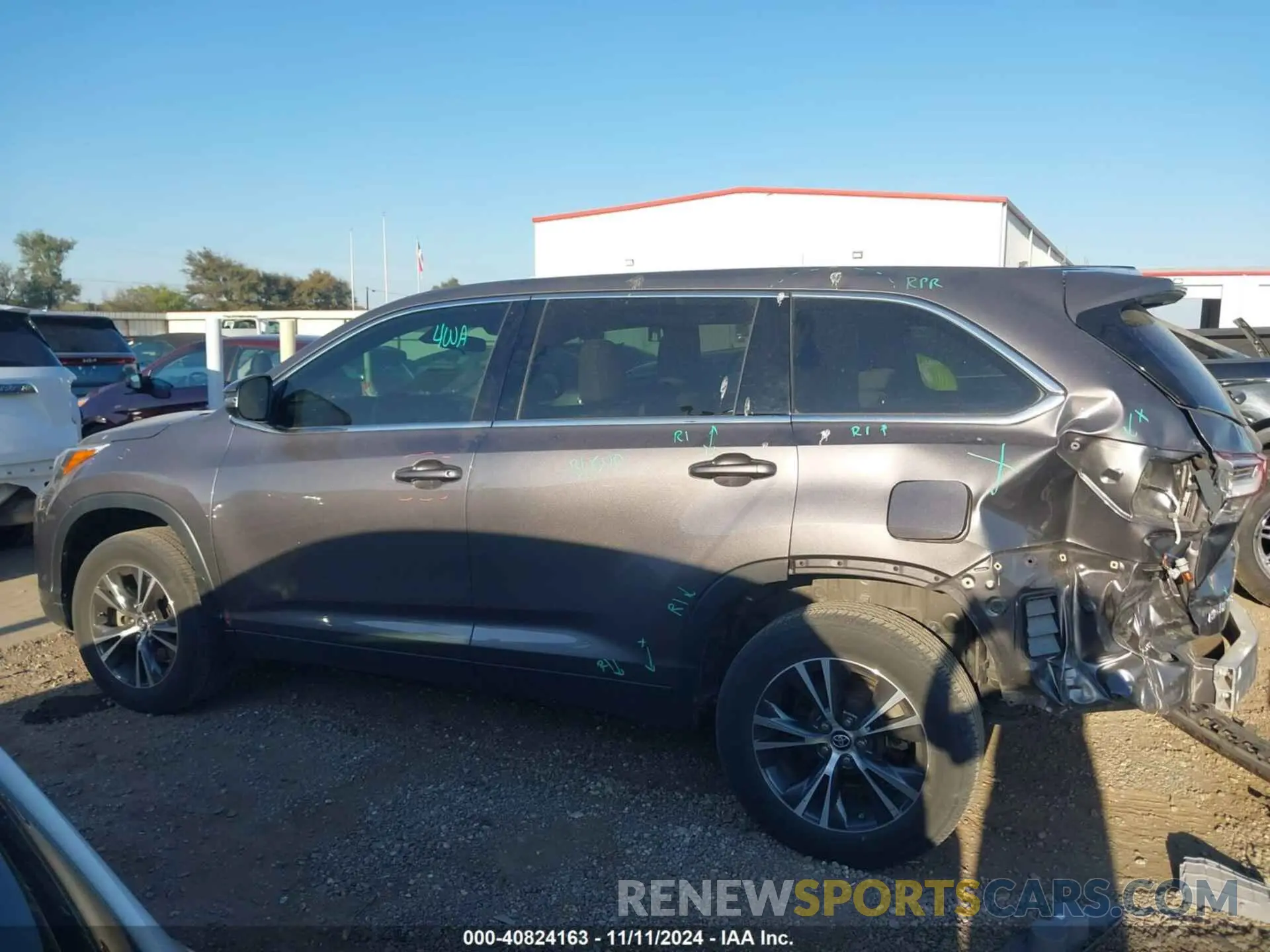 15 Photograph of a damaged car 5TDZARFH0KS059636 TOYOTA HIGHLANDER 2019