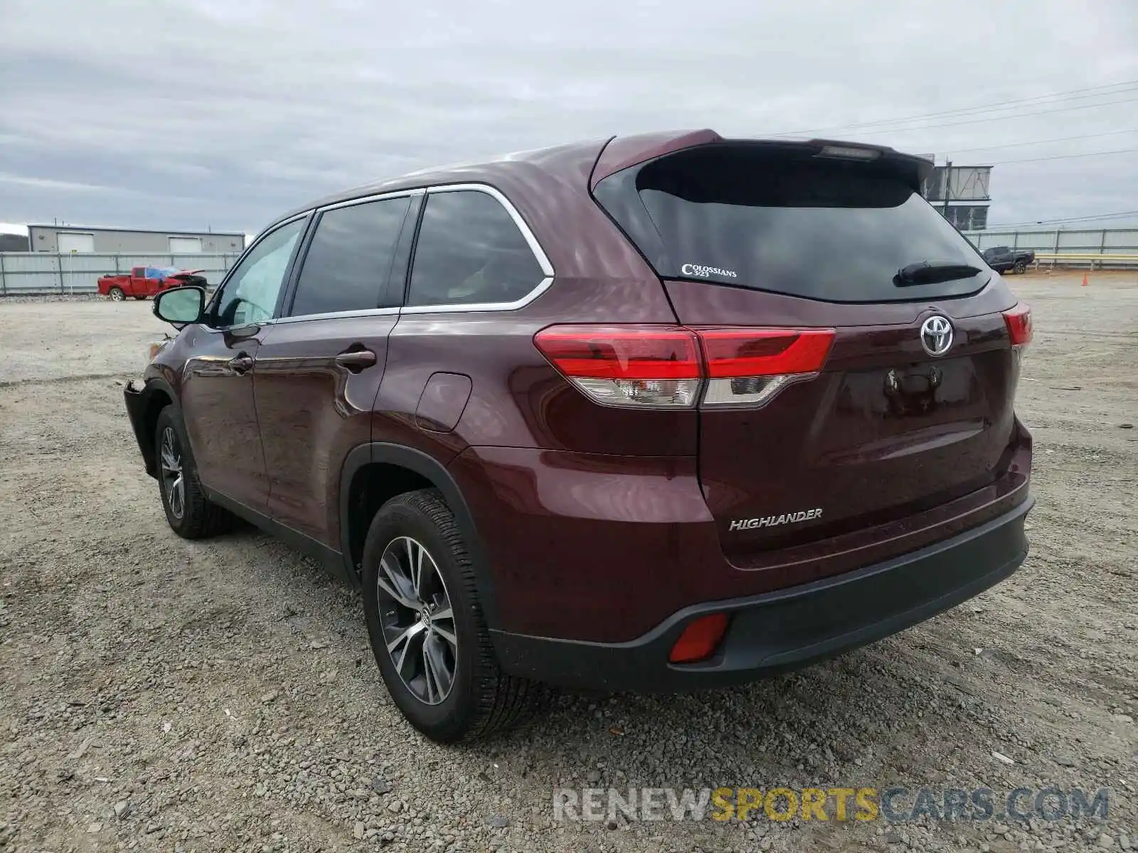 3 Photograph of a damaged car 5TDZARFH0KS059801 TOYOTA HIGHLANDER 2019