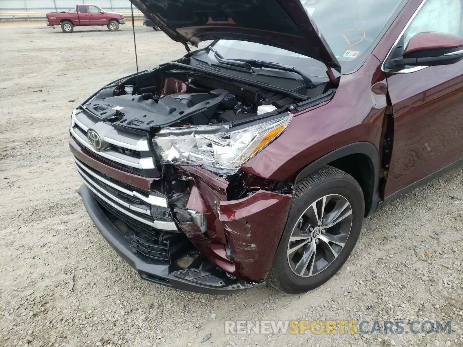 9 Photograph of a damaged car 5TDZARFH0KS059801 TOYOTA HIGHLANDER 2019