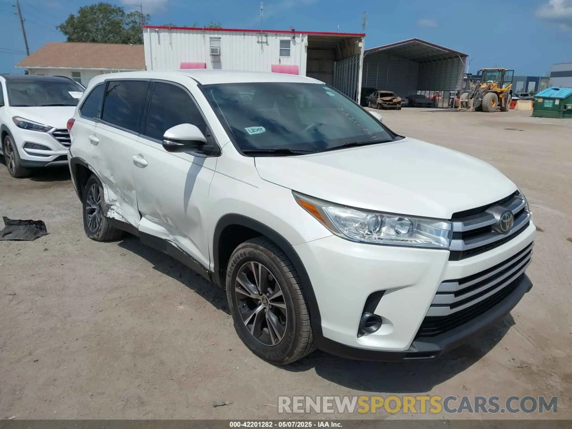 1 Photograph of a damaged car 5TDZARFH0KS060236 TOYOTA HIGHLANDER 2019