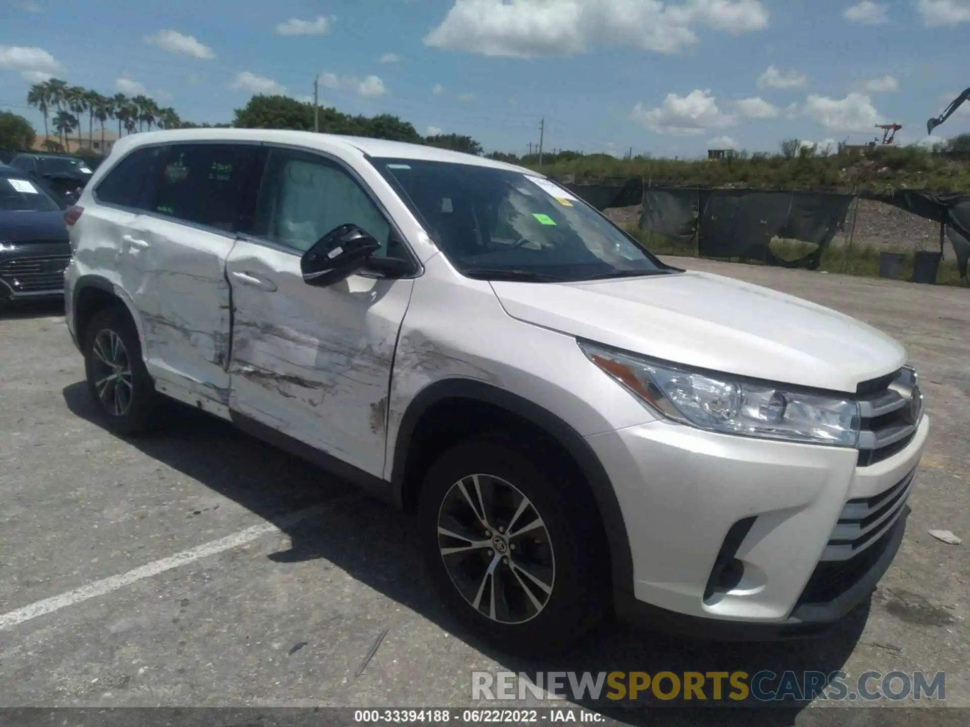 1 Photograph of a damaged car 5TDZARFH0KS060267 TOYOTA HIGHLANDER 2019