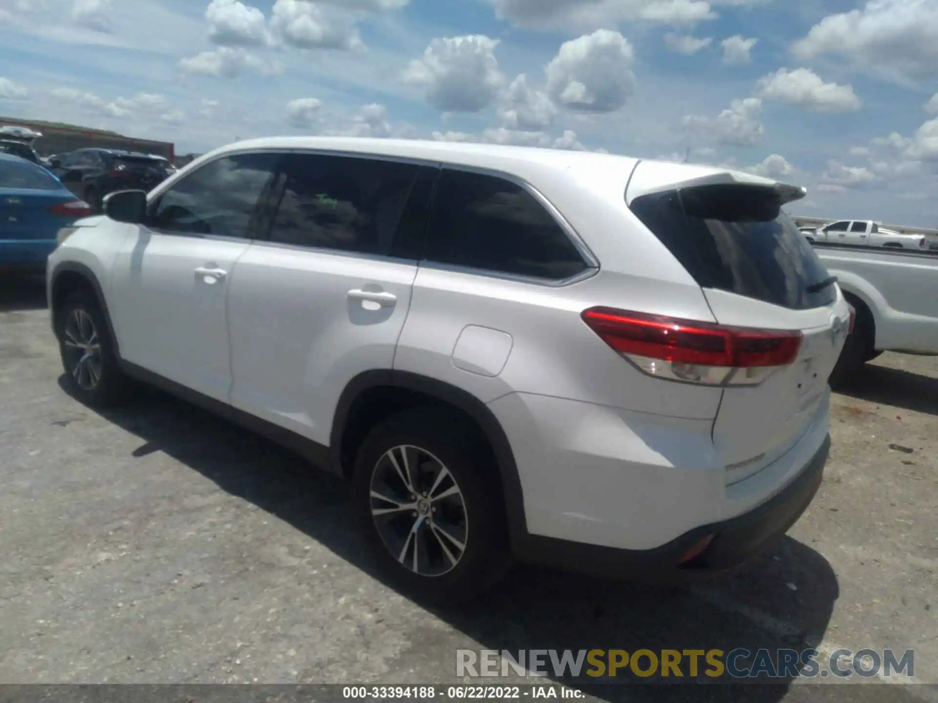 3 Photograph of a damaged car 5TDZARFH0KS060267 TOYOTA HIGHLANDER 2019