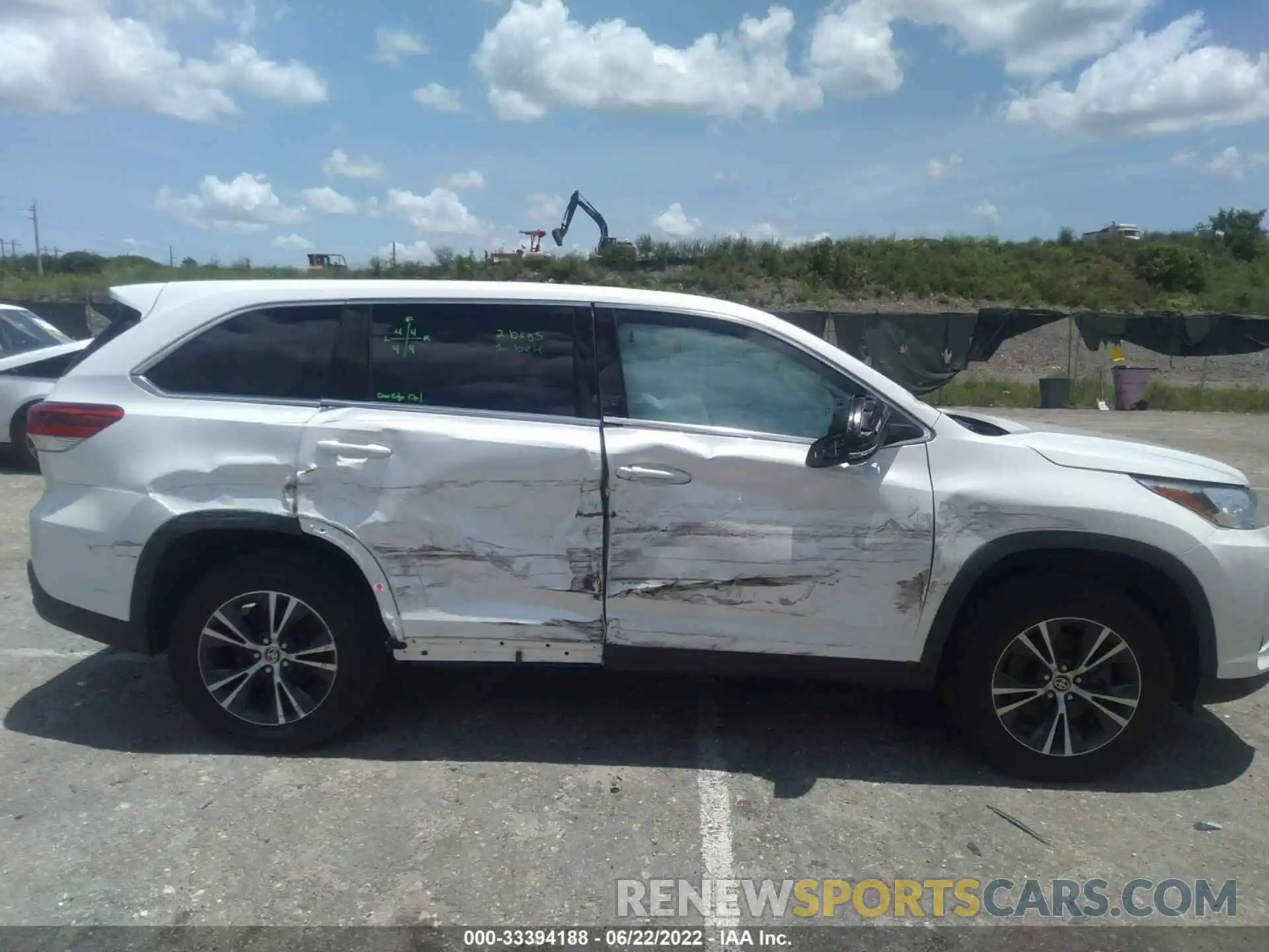 6 Photograph of a damaged car 5TDZARFH0KS060267 TOYOTA HIGHLANDER 2019