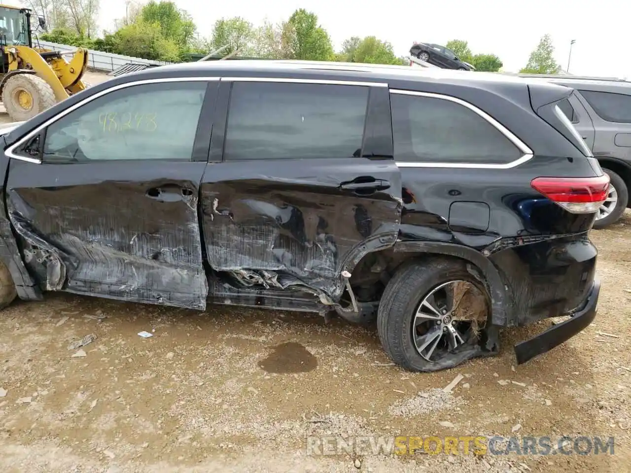 9 Photograph of a damaged car 5TDZARFH0KS060768 TOYOTA HIGHLANDER 2019