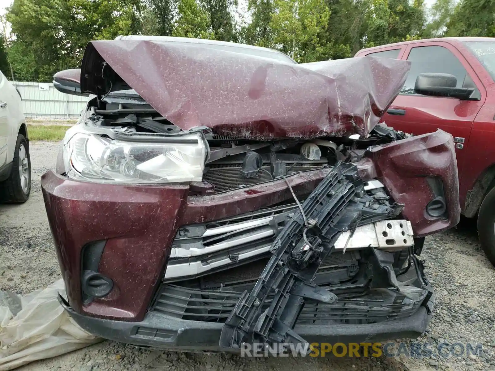 7 Photograph of a damaged car 5TDZARFH1KS042053 TOYOTA HIGHLANDER 2019