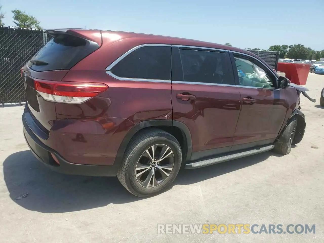 3 Photograph of a damaged car 5TDZARFH1KS045731 TOYOTA HIGHLANDER 2019