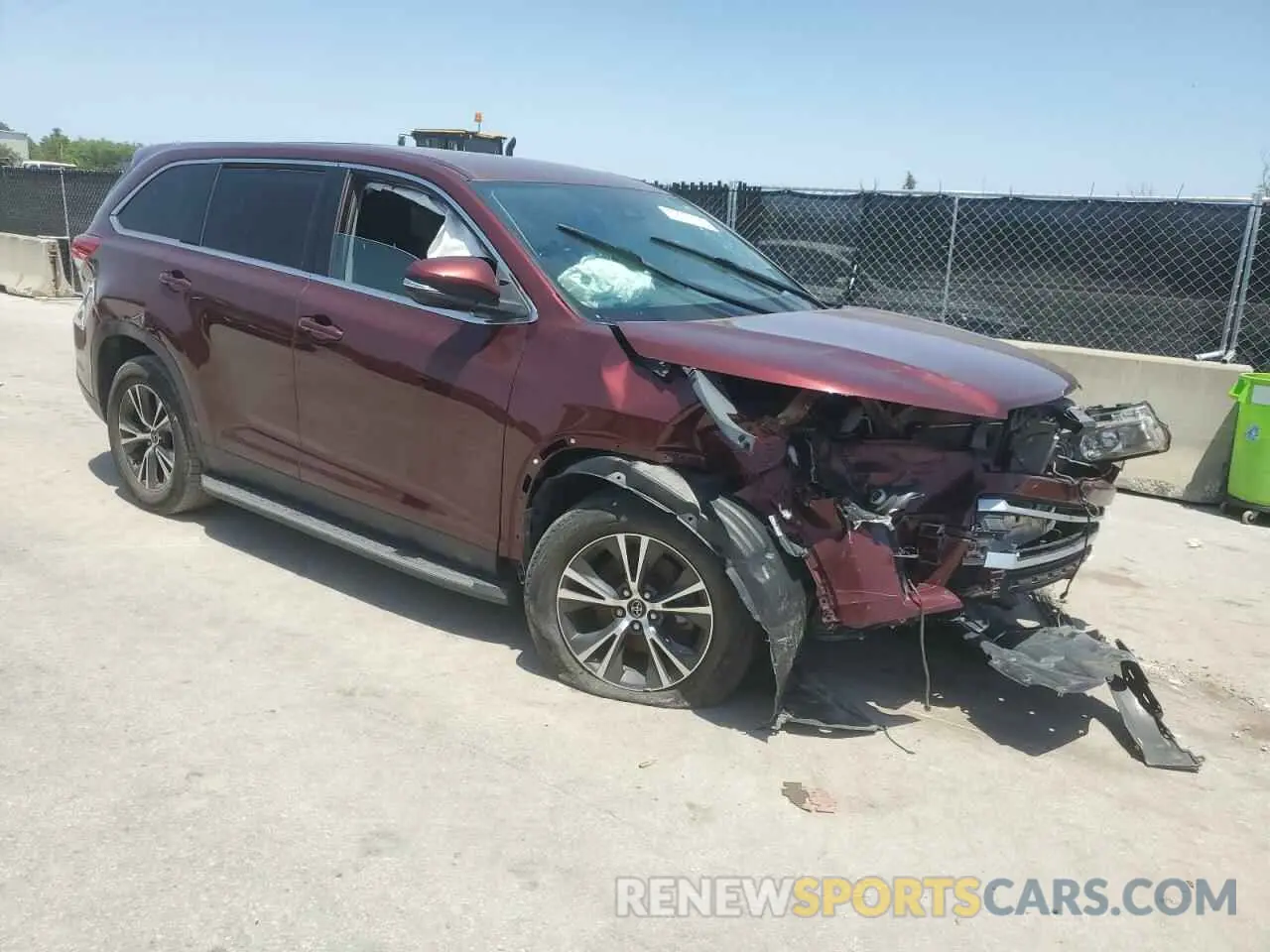 4 Photograph of a damaged car 5TDZARFH1KS045731 TOYOTA HIGHLANDER 2019