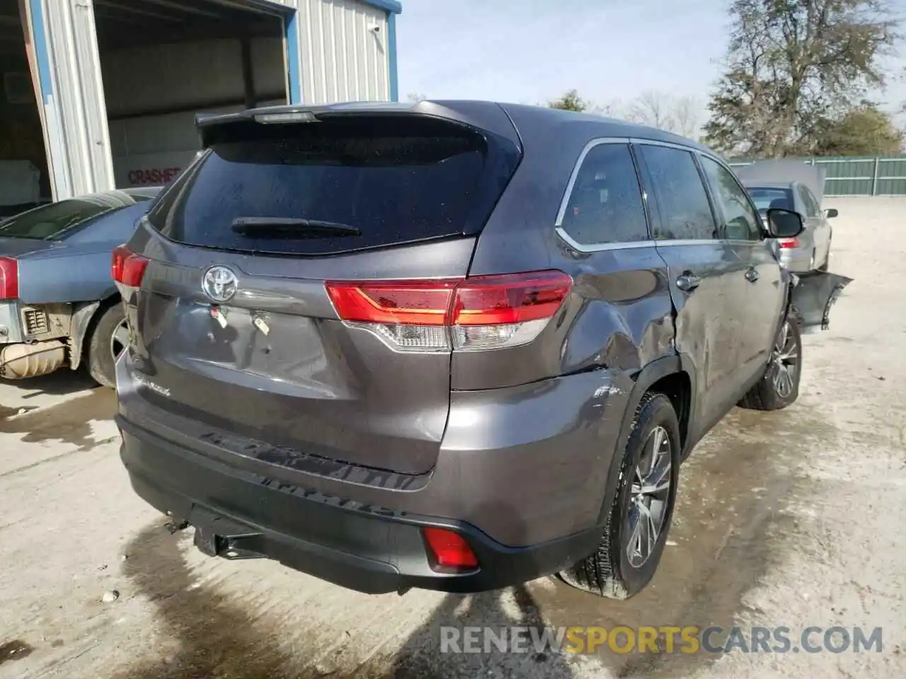 4 Photograph of a damaged car 5TDZARFH1KS046636 TOYOTA HIGHLANDER 2019