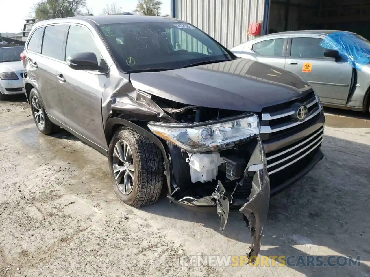 9 Photograph of a damaged car 5TDZARFH1KS046636 TOYOTA HIGHLANDER 2019