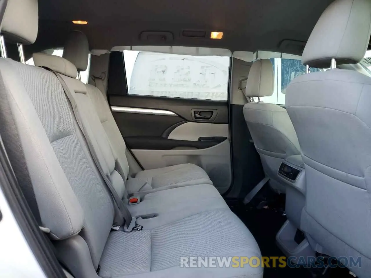 11 Photograph of a damaged car 5TDZARFH1KS048516 TOYOTA HIGHLANDER 2019