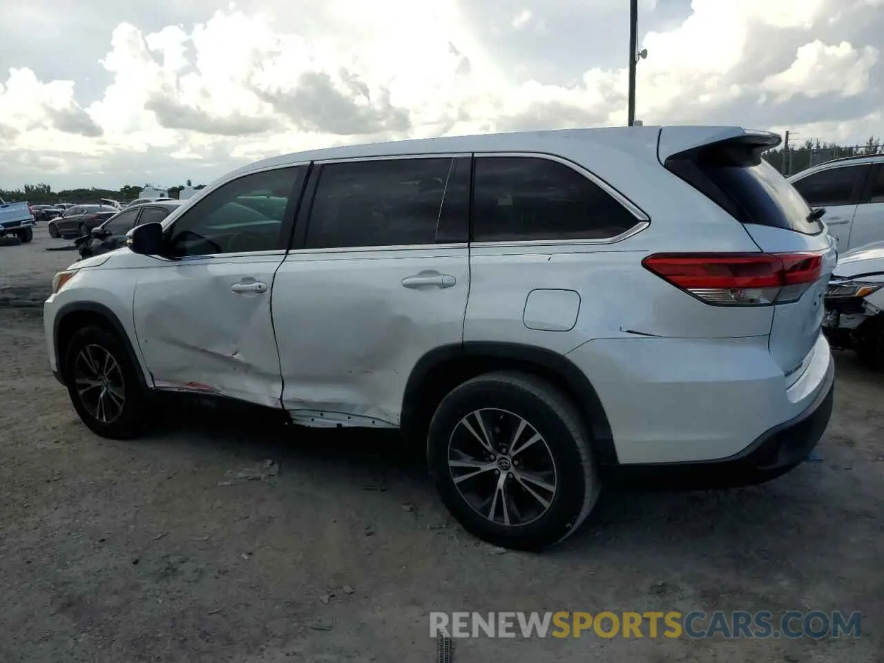 2 Photograph of a damaged car 5TDZARFH1KS048516 TOYOTA HIGHLANDER 2019