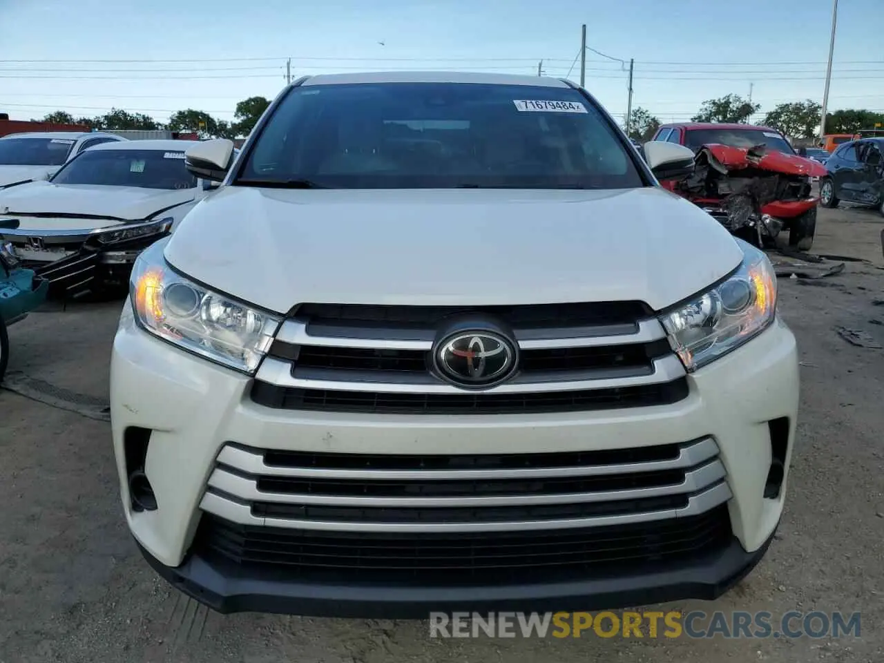 5 Photograph of a damaged car 5TDZARFH1KS048516 TOYOTA HIGHLANDER 2019