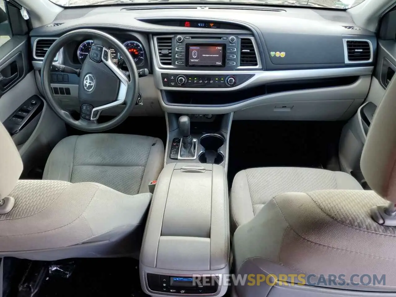 8 Photograph of a damaged car 5TDZARFH1KS048516 TOYOTA HIGHLANDER 2019